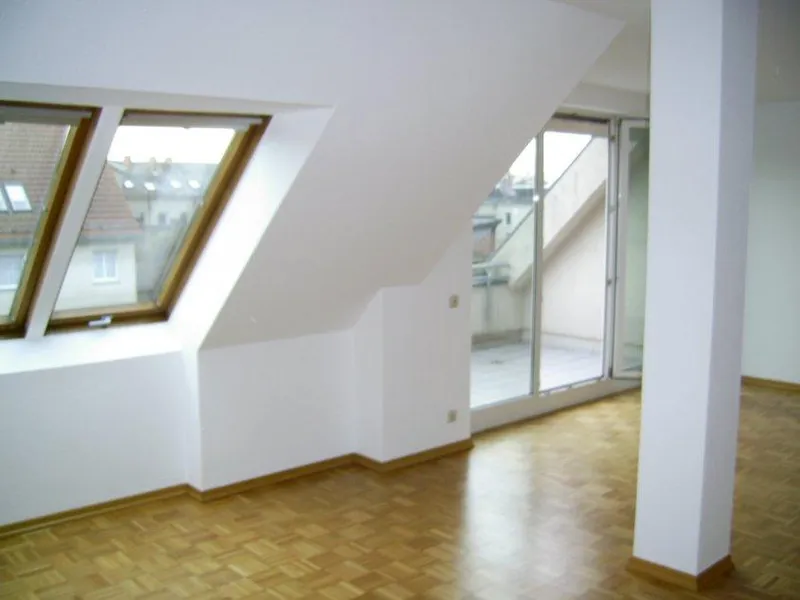 Wohnen im Grünen: große Dachgeschoss- 2 Zi Whg. + Terrasse+ Balkon, EBK in Französisch-Buchholz — photo 1